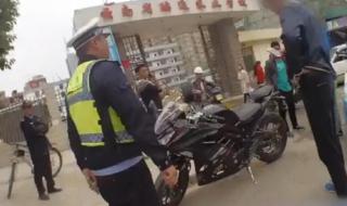 骑摩托车戴头盔 骑摩托车戴头盔