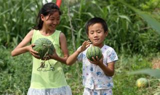 过年孩子的快乐很简单文案 小时候快乐很简单